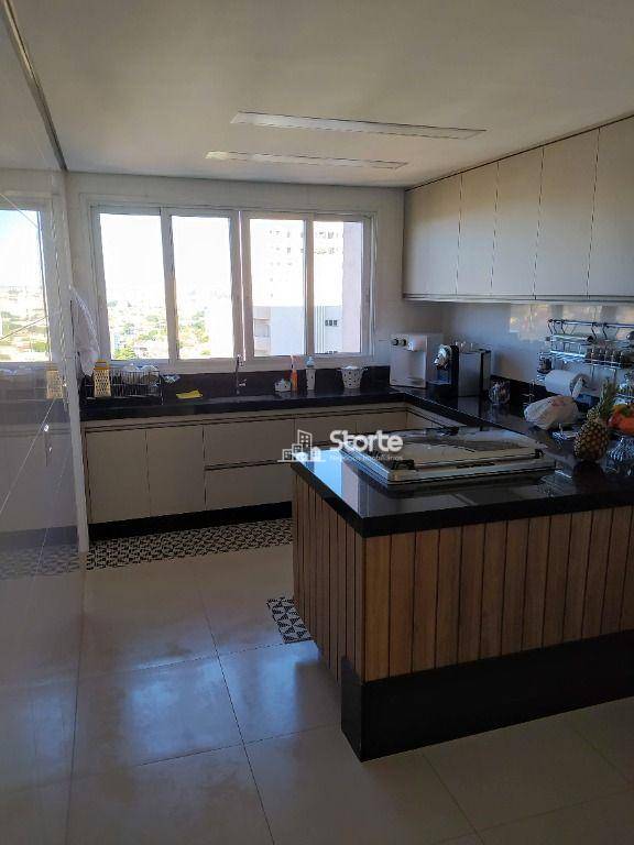 Apartamento à venda com 3 quartos, 184m² - Foto 12