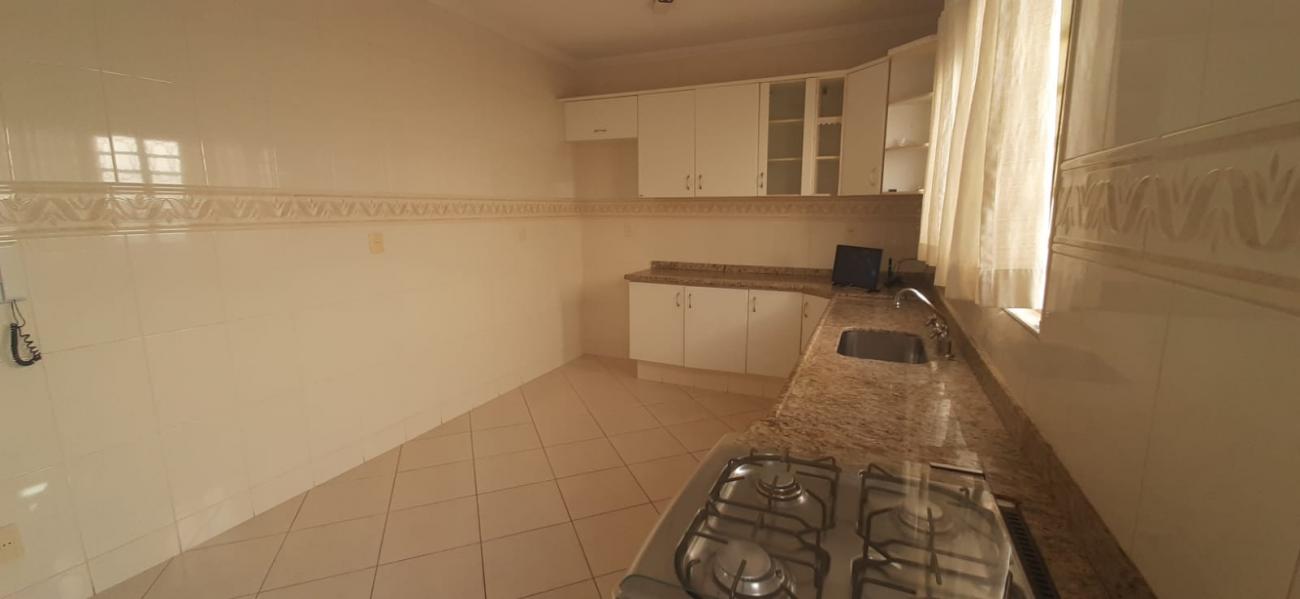 Casa à venda com 3 quartos, 250m² - Foto 4