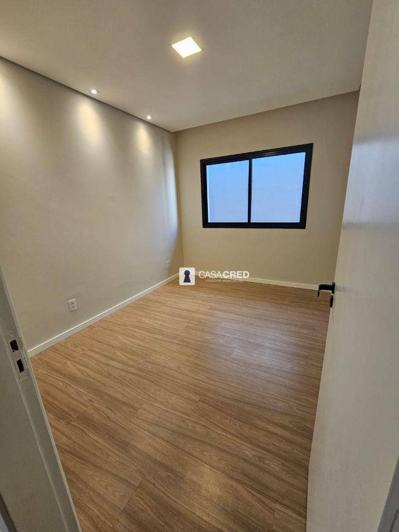 Casa à venda e aluguel com 4 quartos, 200m² - Foto 4