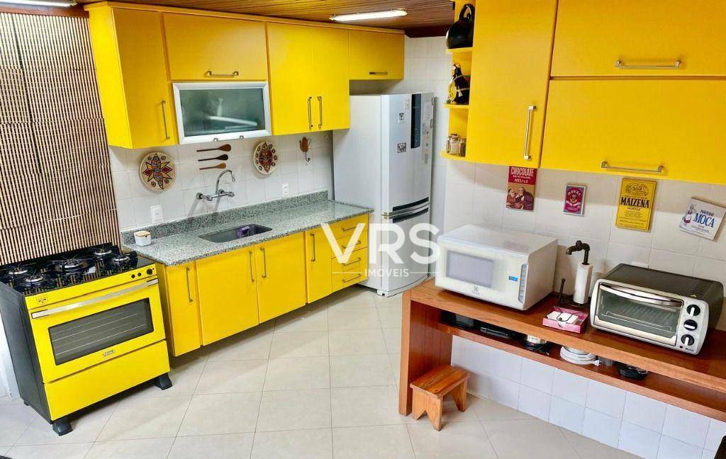 Casa à venda com 5 quartos, 239m² - Foto 6