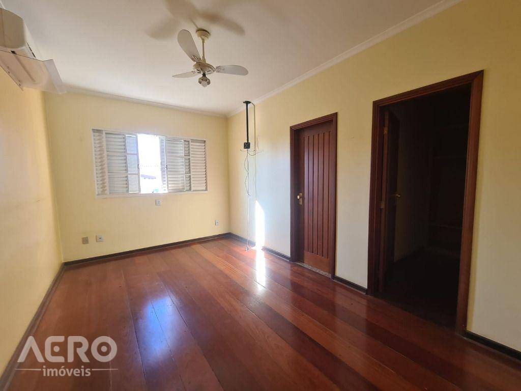 Casa à venda e aluguel com 4 quartos, 299m² - Foto 3