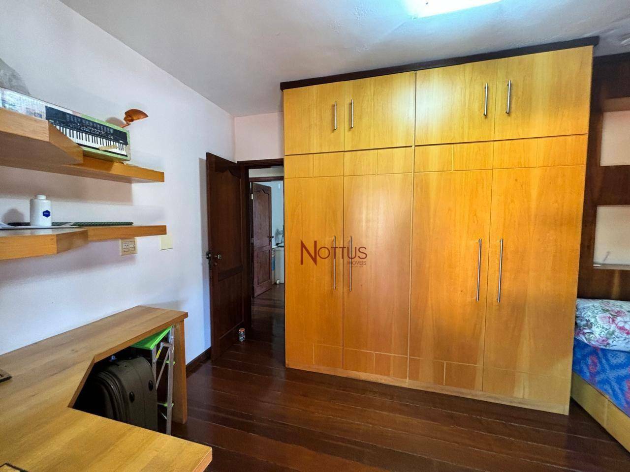 Casa à venda com 4 quartos, 358m² - Foto 15