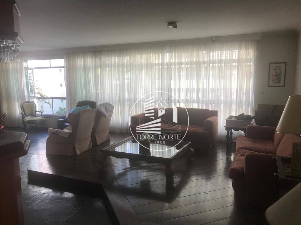 Apartamento à venda com 3 quartos, 240m² - Foto 1