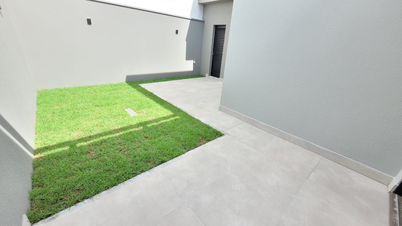 Casa à venda com 3 quartos, 156m² - Foto 1