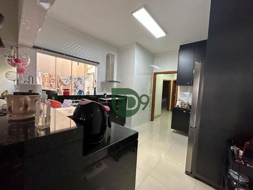 Casa à venda com 3 quartos, 130m² - Foto 4