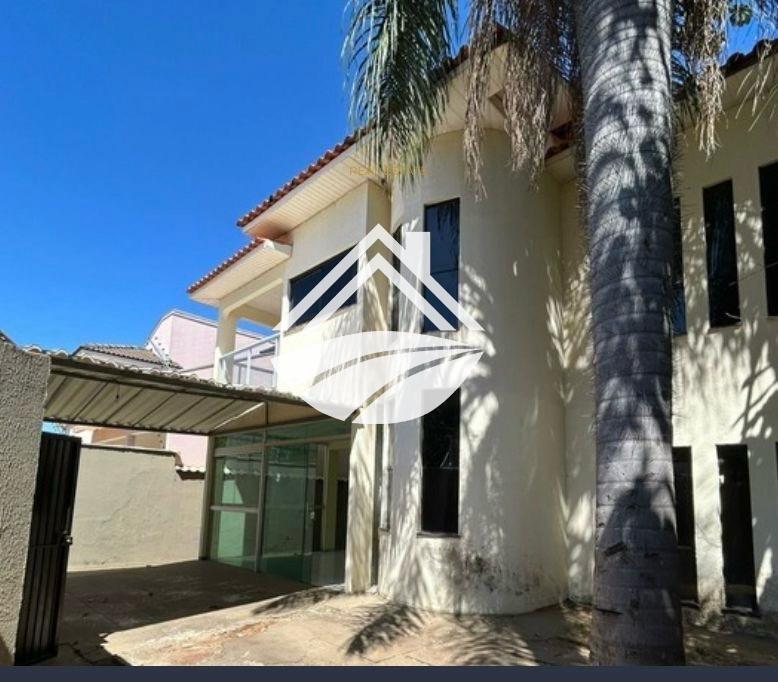 Sobrado à venda com 3 quartos, 360m² - Foto 1