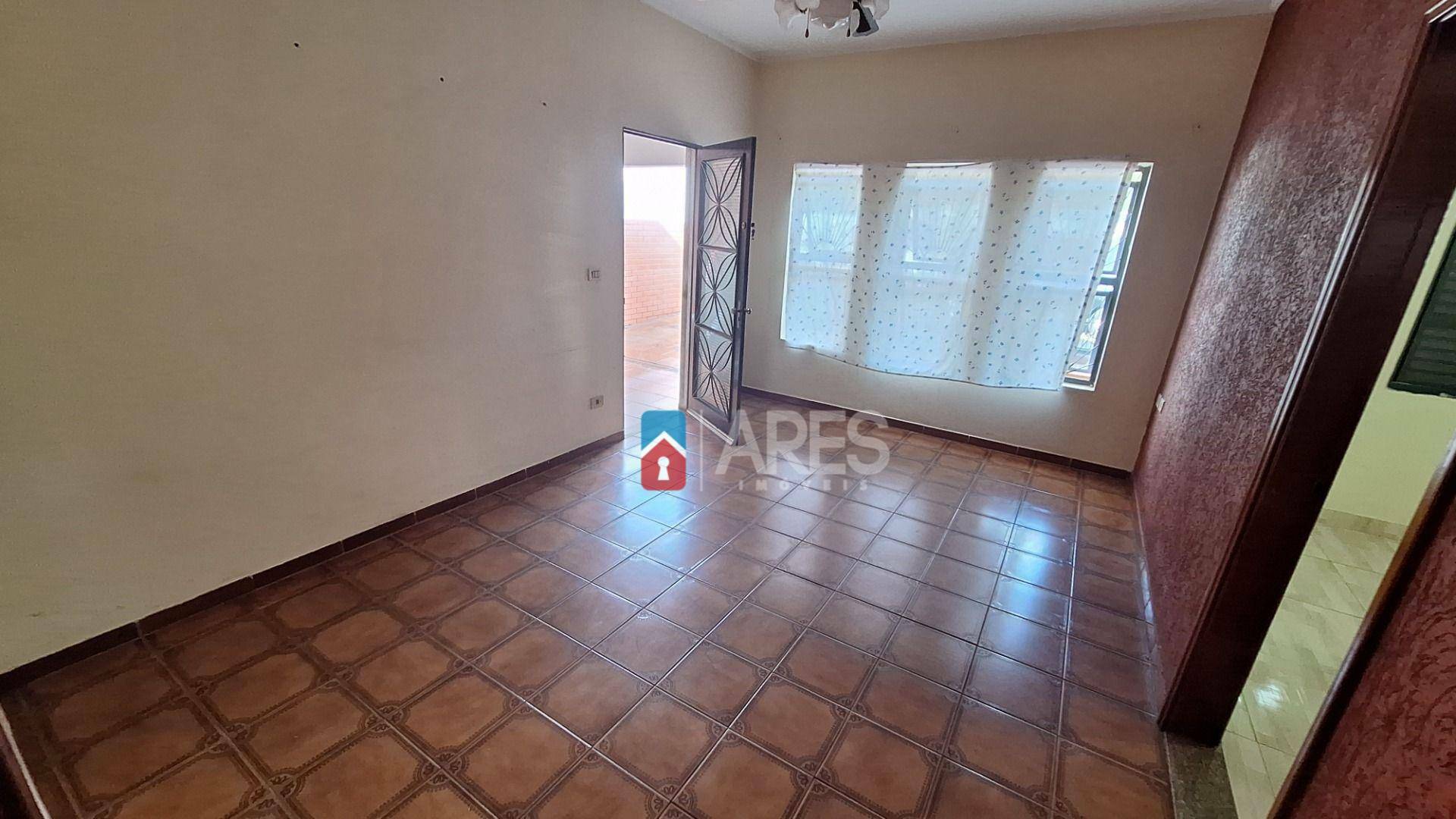 Casa para alugar com 3 quartos, 194m² - Foto 1