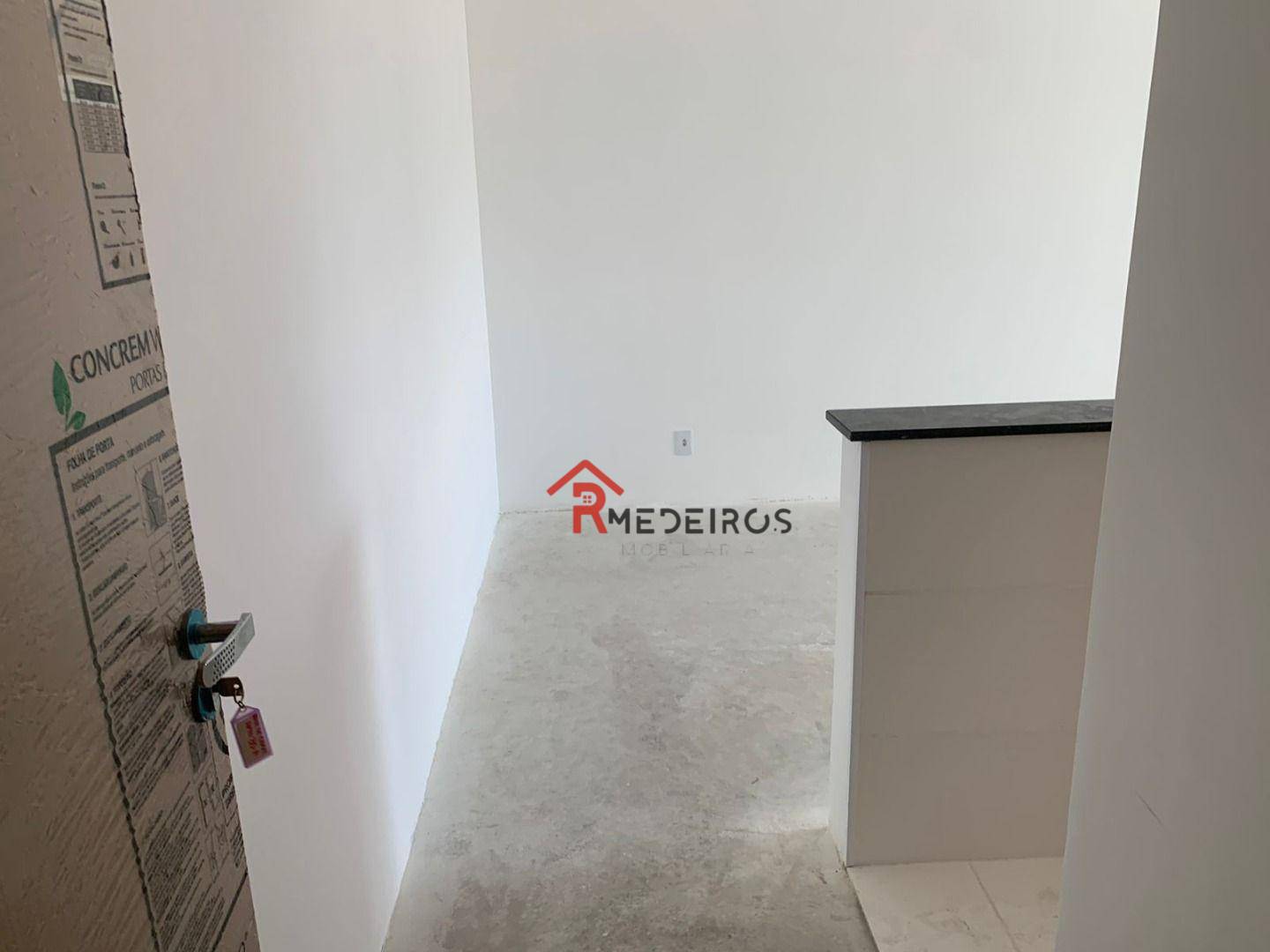 Apartamento à venda com 2 quartos, 69m² - Foto 2