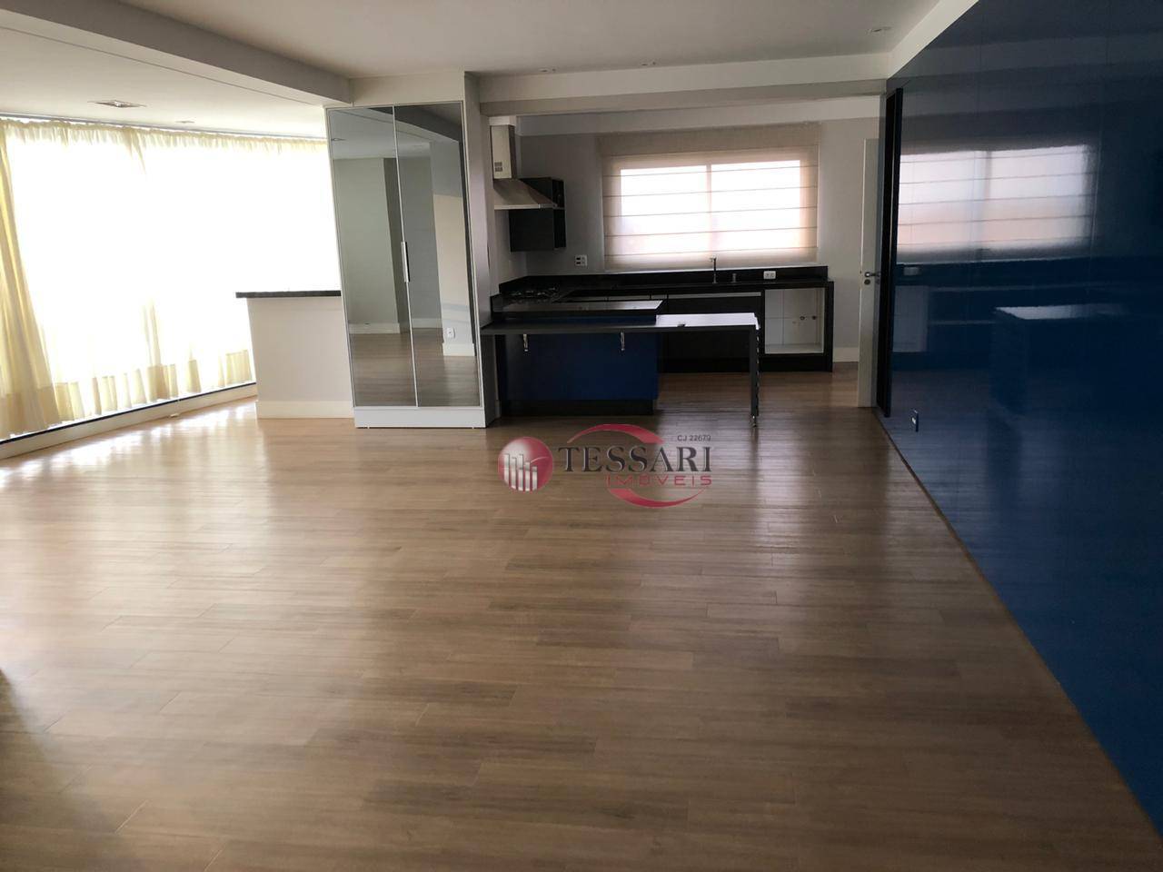 Apartamento à venda com 3 quartos, 157m² - Foto 2