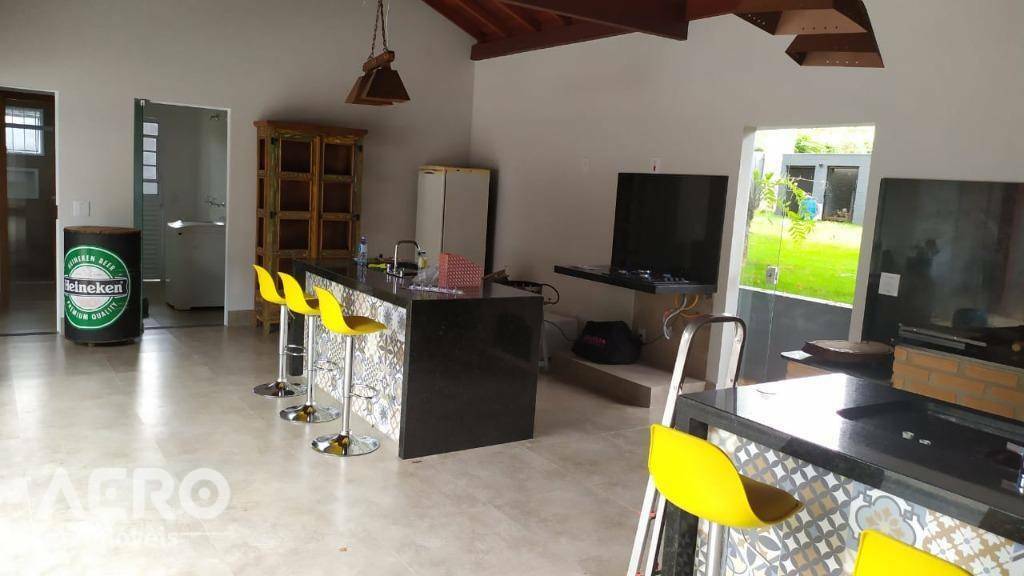 Chácara à venda com 4 quartos, 270m² - Foto 2