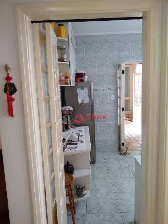 Casa à venda com 3 quartos, 210m² - Foto 11