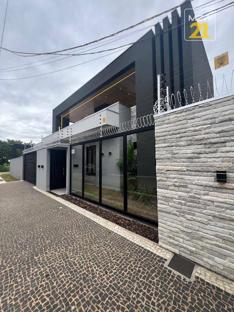 Casa à venda com 3 quartos, 200m² - Foto 1