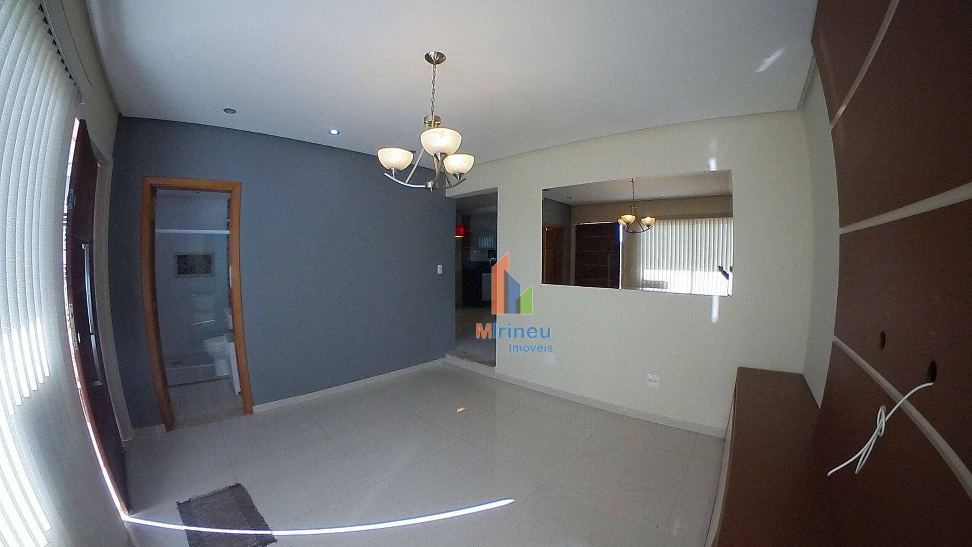 Casa de Condomínio à venda com 4 quartos, 205m² - Foto 1