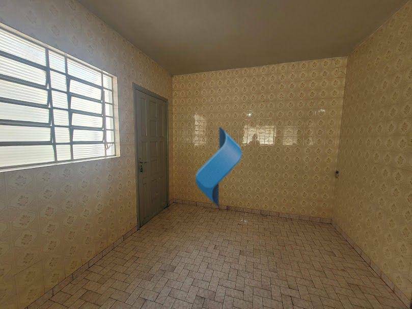 Casa para alugar com 2 quartos, 150m² - Foto 10