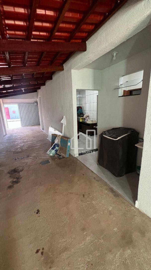 Casa à venda com 3 quartos, 1m² - Foto 1