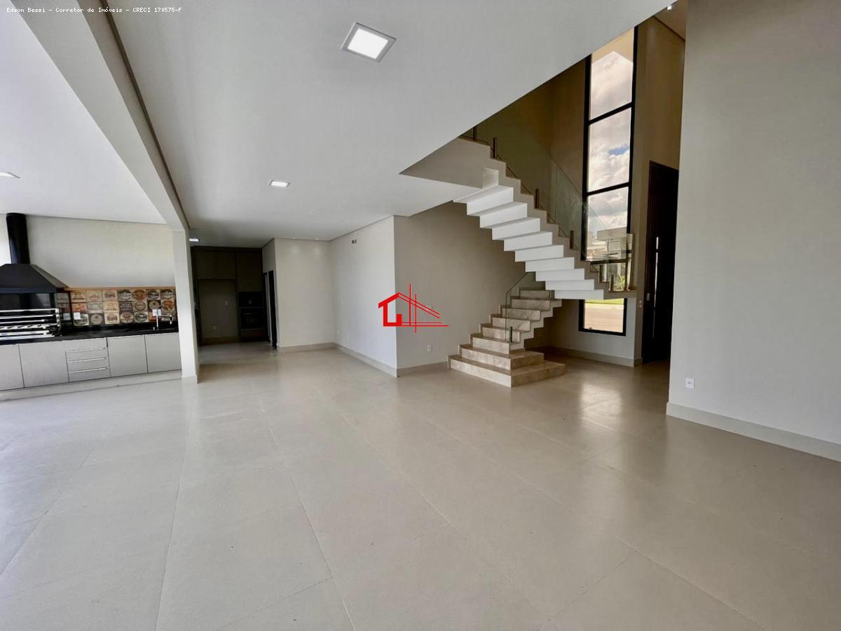 Casa de Condomínio à venda com 4 quartos, 315m² - Foto 5