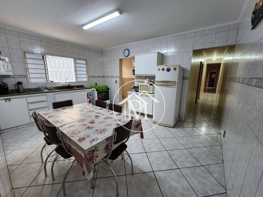 Casa à venda com 3 quartos, 160m² - Foto 2