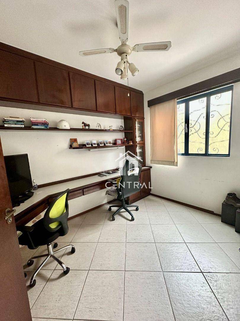 Casa à venda com 3 quartos, 219m² - Foto 11