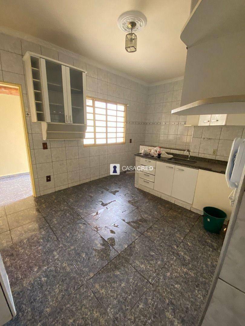 Casa à venda e aluguel com 4 quartos, 233m² - Foto 7