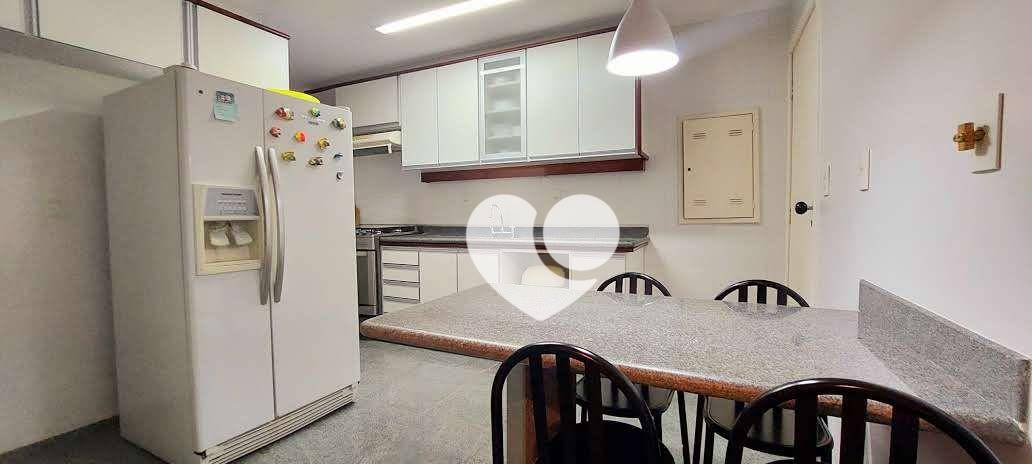 Apartamento à venda com 3 quartos, 185m² - Foto 22