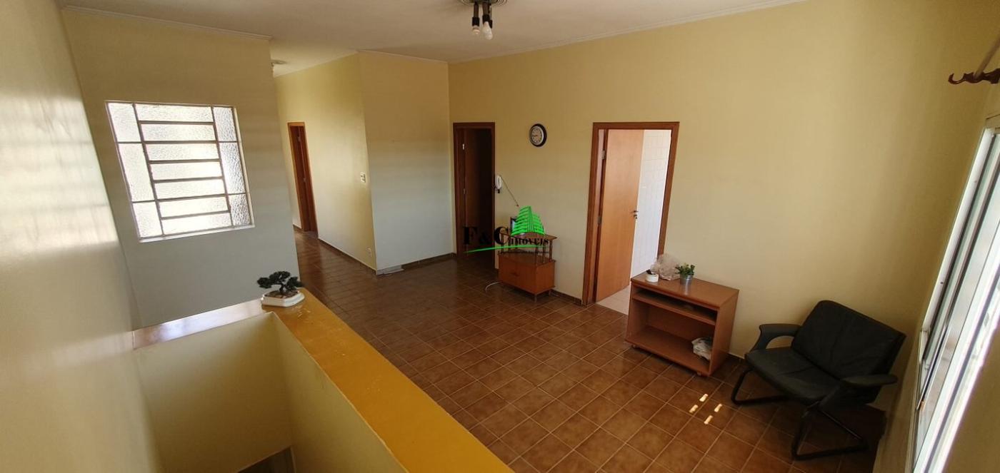 Casa para alugar com 3 quartos, 300m² - Foto 9