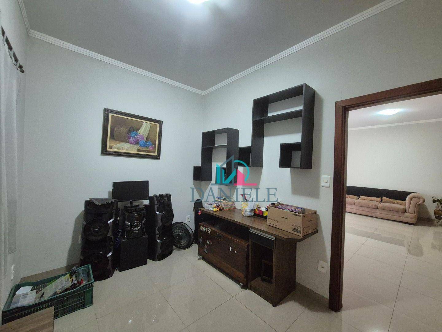 Casa à venda com 3 quartos, 240m² - Foto 3