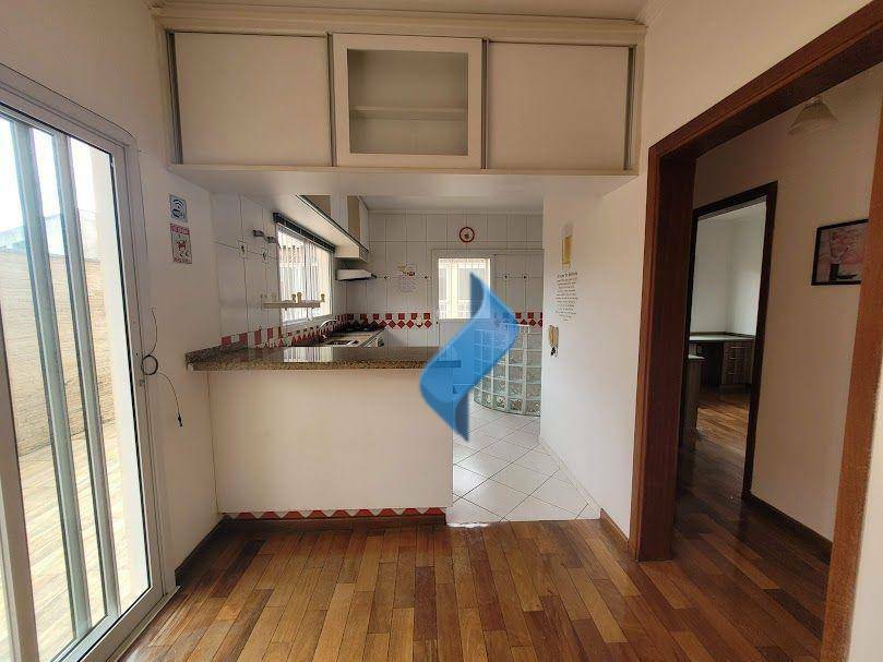 Casa à venda e aluguel com 3 quartos, 277m² - Foto 12