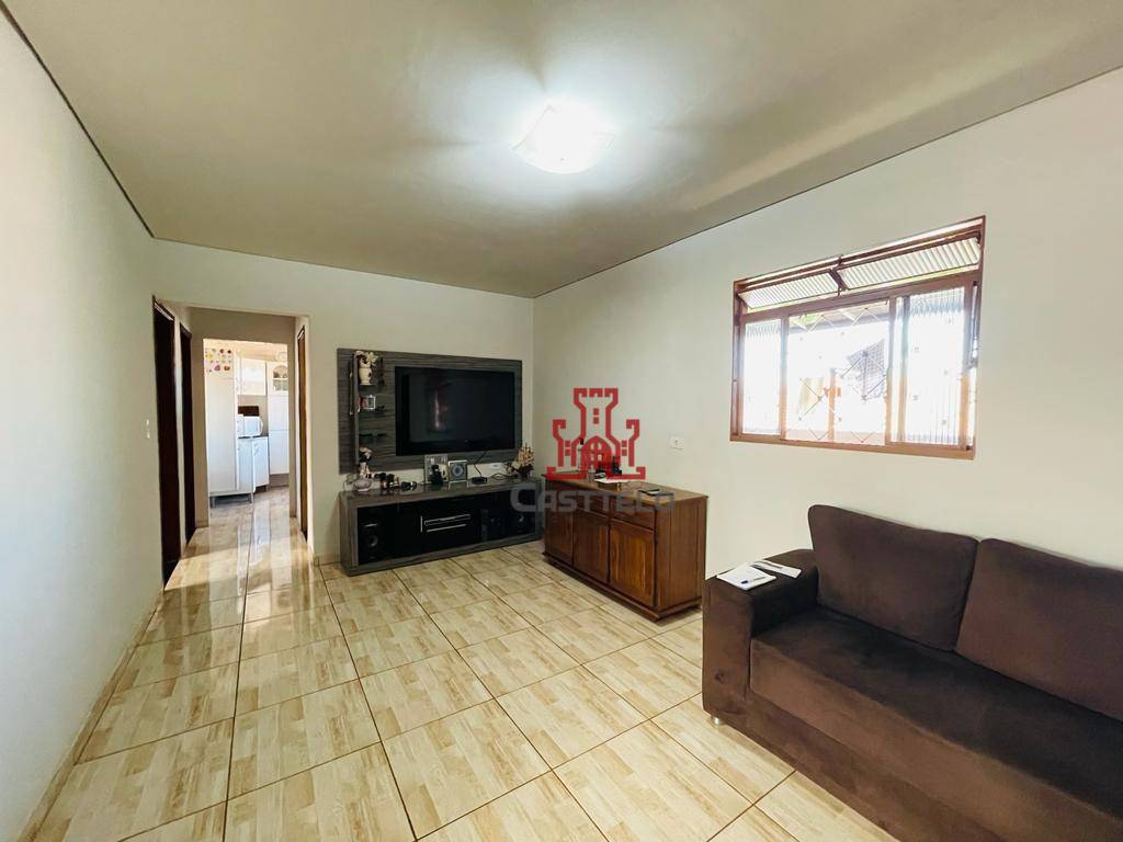 Casa à venda com 3 quartos, 126m² - Foto 1