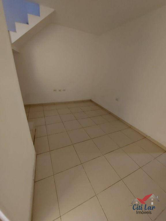 Sobrado para alugar com 2 quartos, 63m² - Foto 3