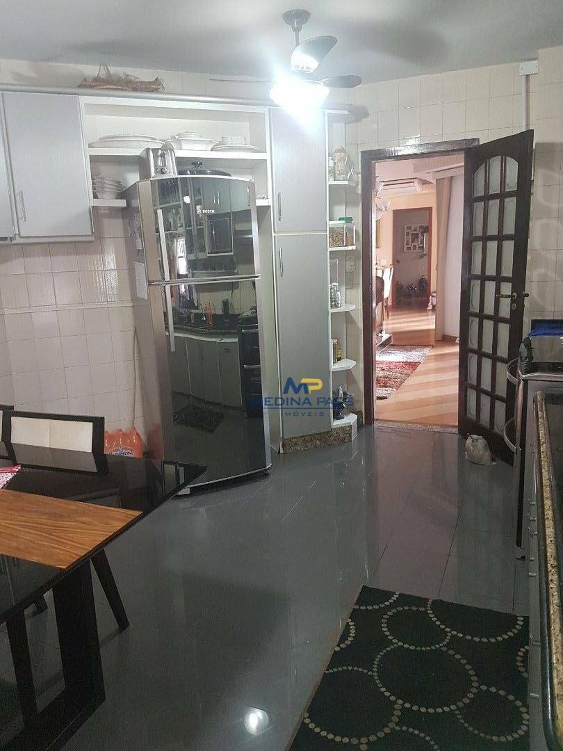 Apartamento à venda com 3 quartos, 200m² - Foto 8