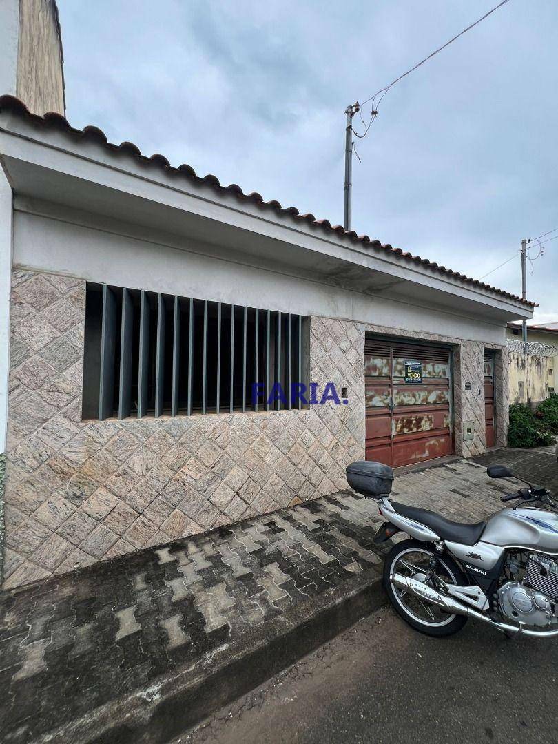 Casa à venda com 3 quartos, 150m² - Foto 1