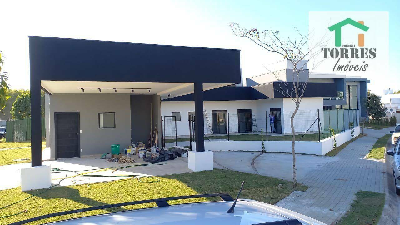 Casa de Condomínio à venda com 4 quartos, 238m² - Foto 1