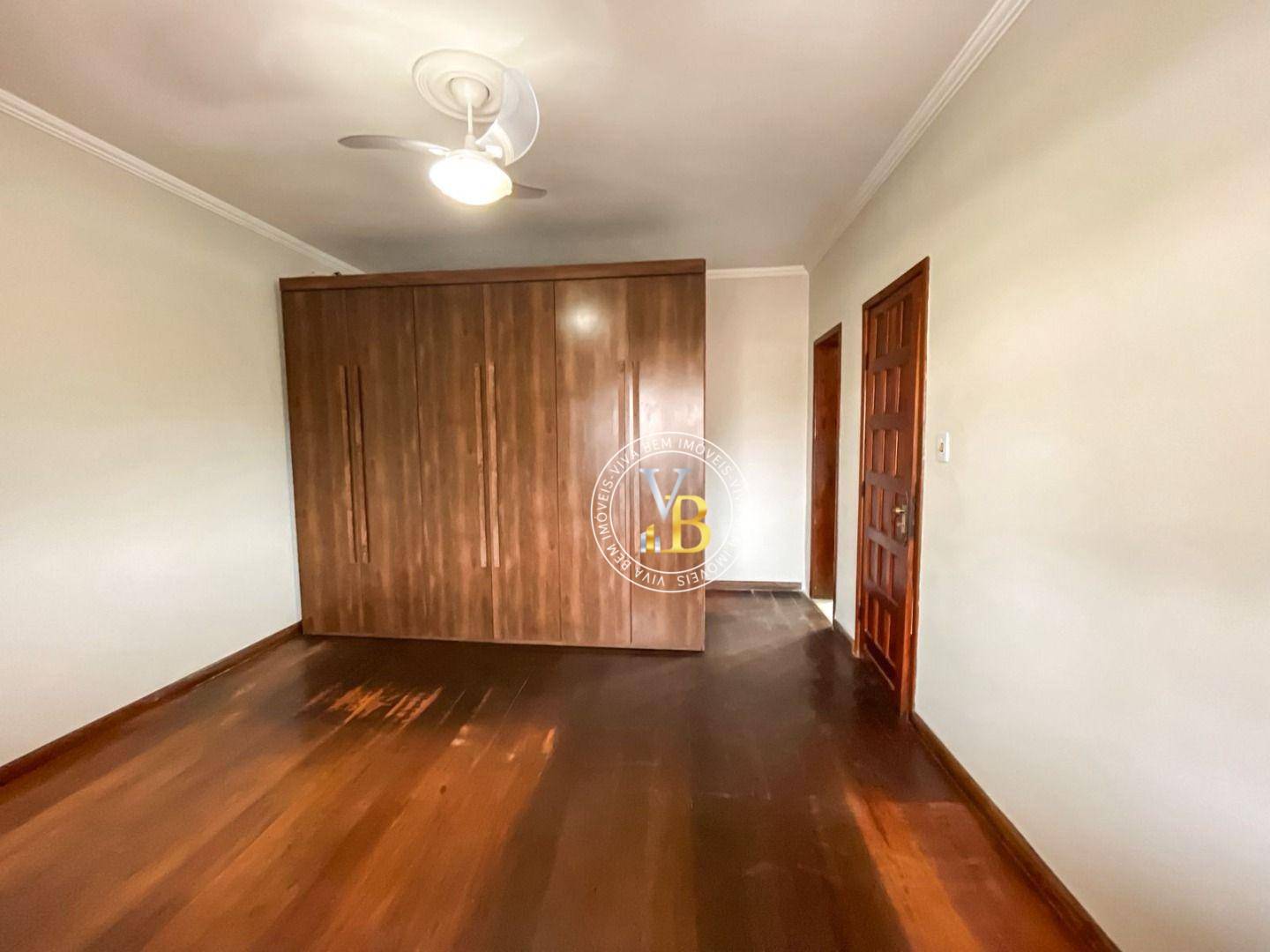 Casa para alugar com 4 quartos, 240m² - Foto 14