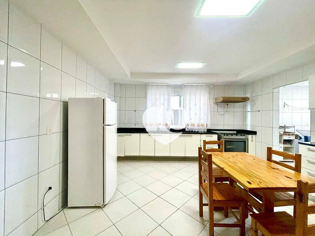 Apartamento à venda com 4 quartos, 211m² - Foto 11