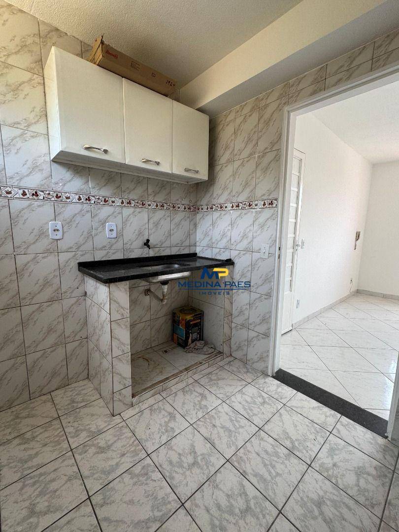 Apartamento à venda com 3 quartos, 70m² - Foto 2