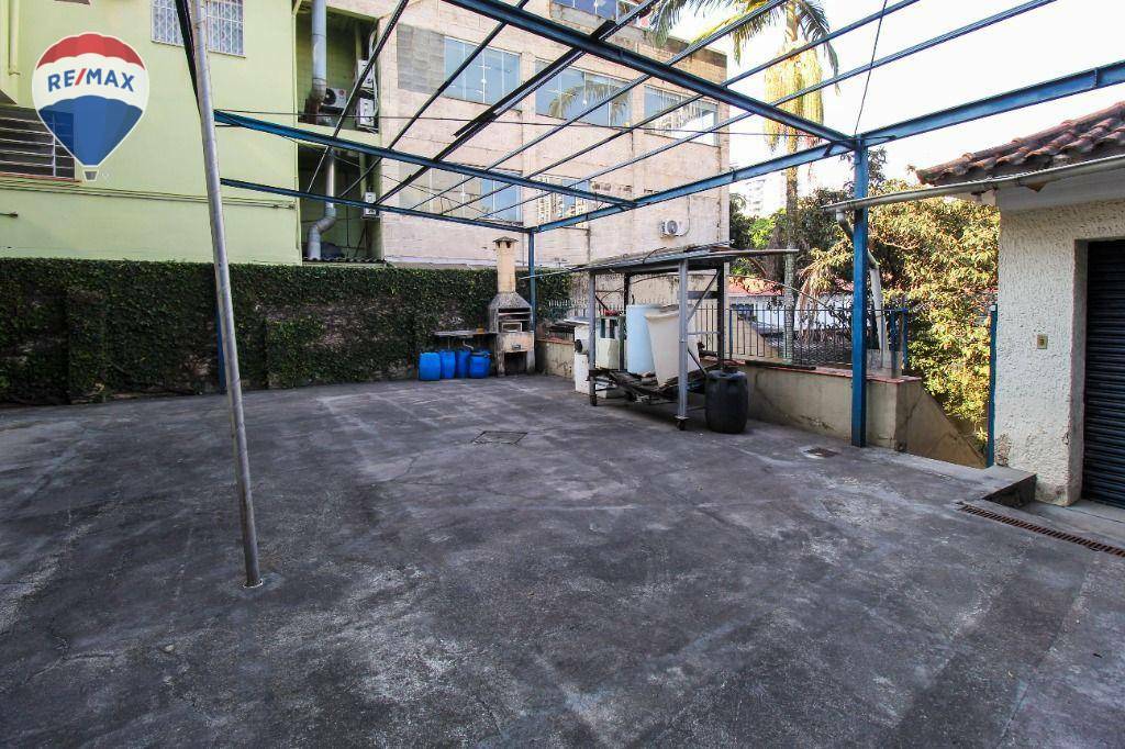 Casa para alugar com 5 quartos, 300m² - Foto 23