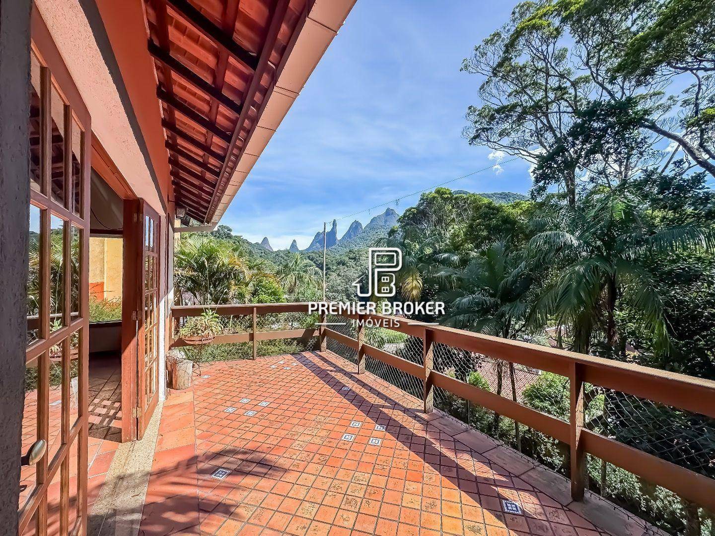 Casa de Condomínio à venda com 4 quartos, 245m² - Foto 1