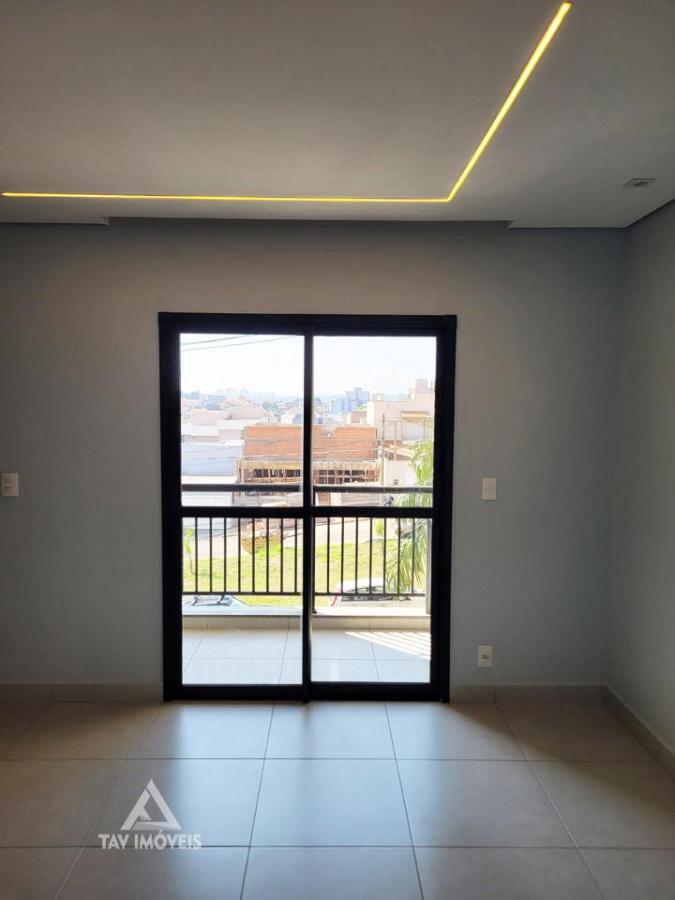 Apartamento à venda com 2 quartos, 67m² - Foto 3