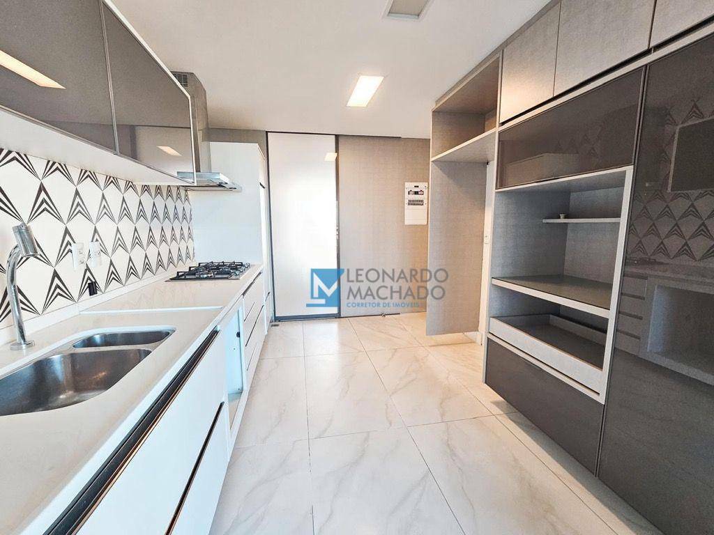 Apartamento à venda com 4 quartos, 209m² - Foto 35