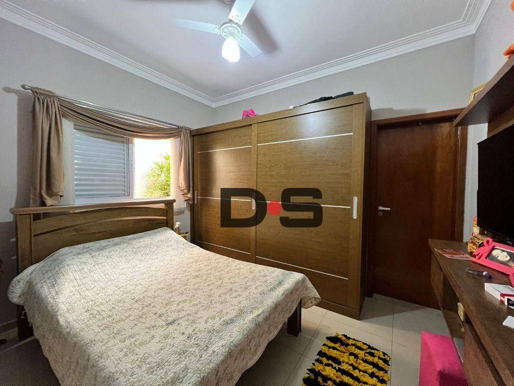 Casa à venda com 3 quartos, 250m² - Foto 7