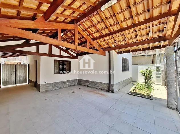 Casa à venda com 3 quartos, 298m² - Foto 1