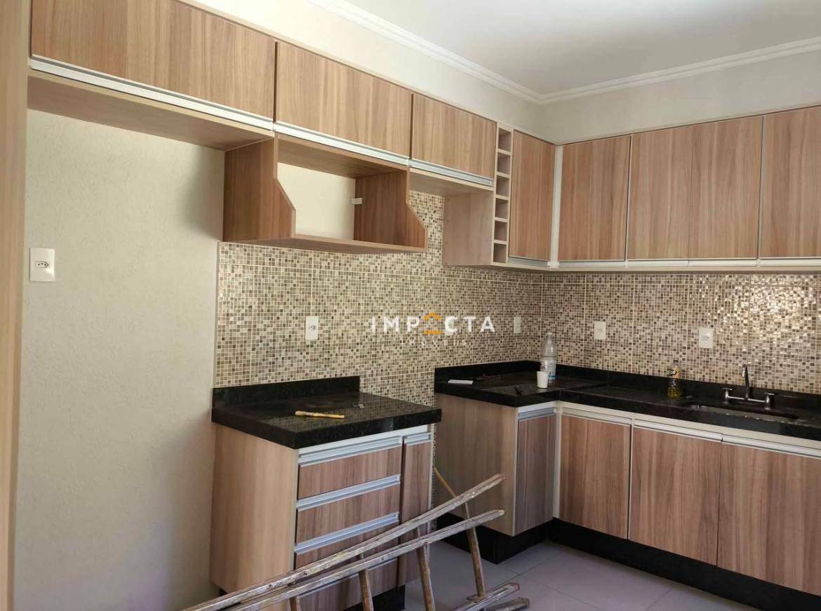 Casa à venda com 3 quartos, 148m² - Foto 1