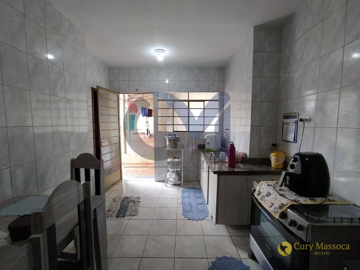 Casa à venda com 3 quartos, 341m² - Foto 15