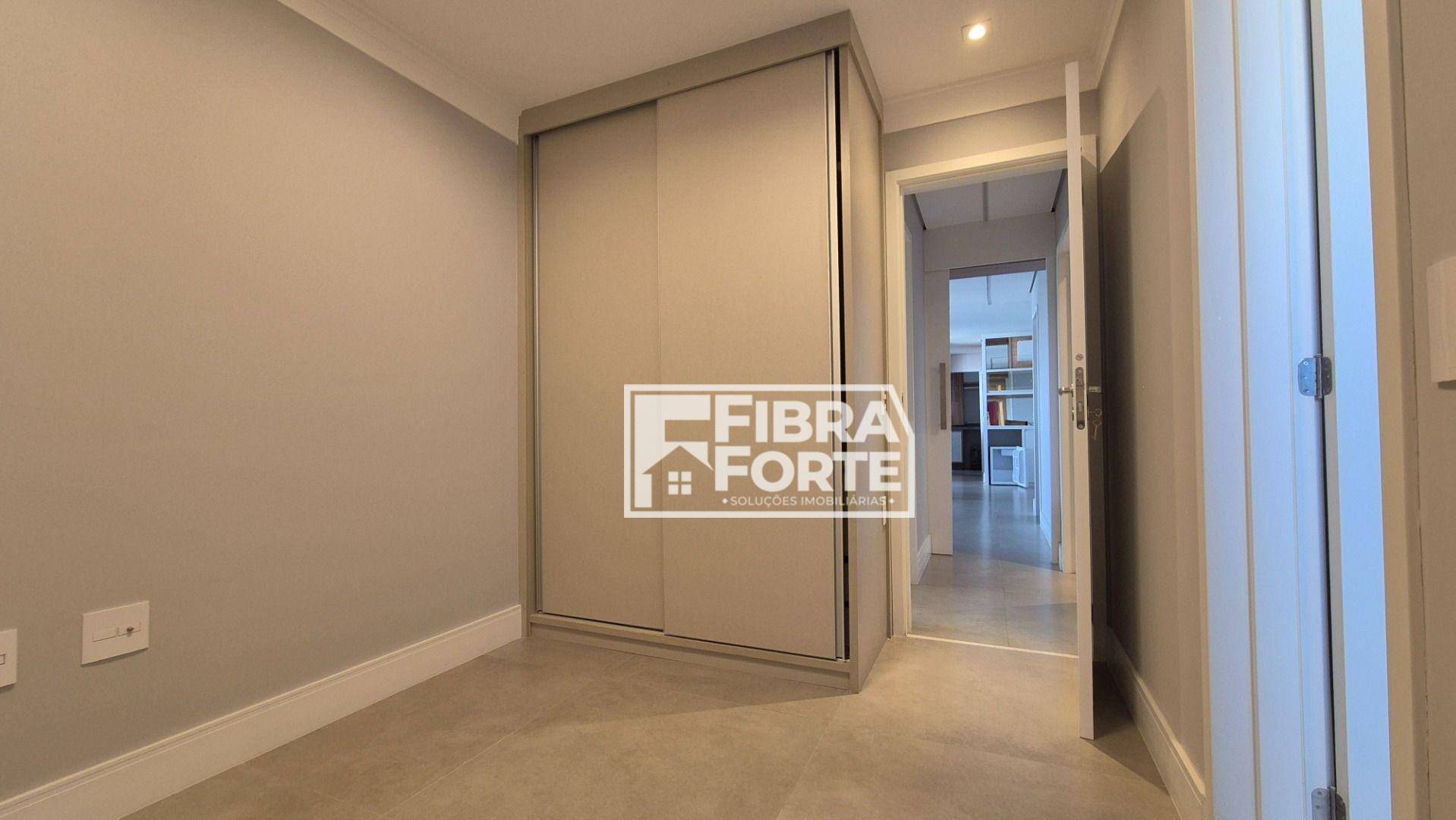 Apartamento para alugar com 3 quartos, 135m² - Foto 16