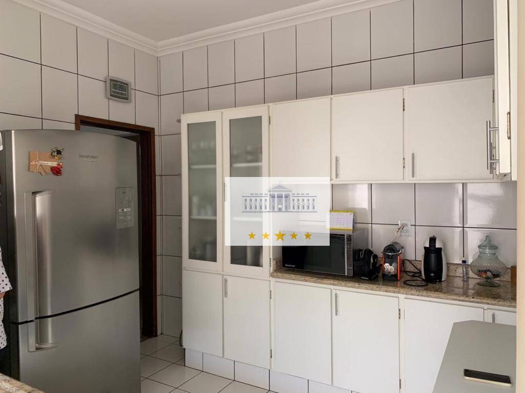 Casa à venda com 4 quartos, 242m² - Foto 19