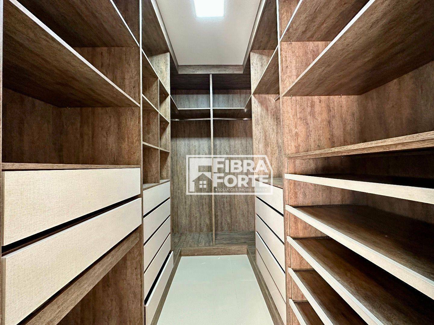 Casa à venda e aluguel com 4 quartos, 320m² - Foto 4