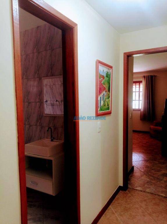 Casa de Condomínio à venda com 5 quartos, 302m² - Foto 18