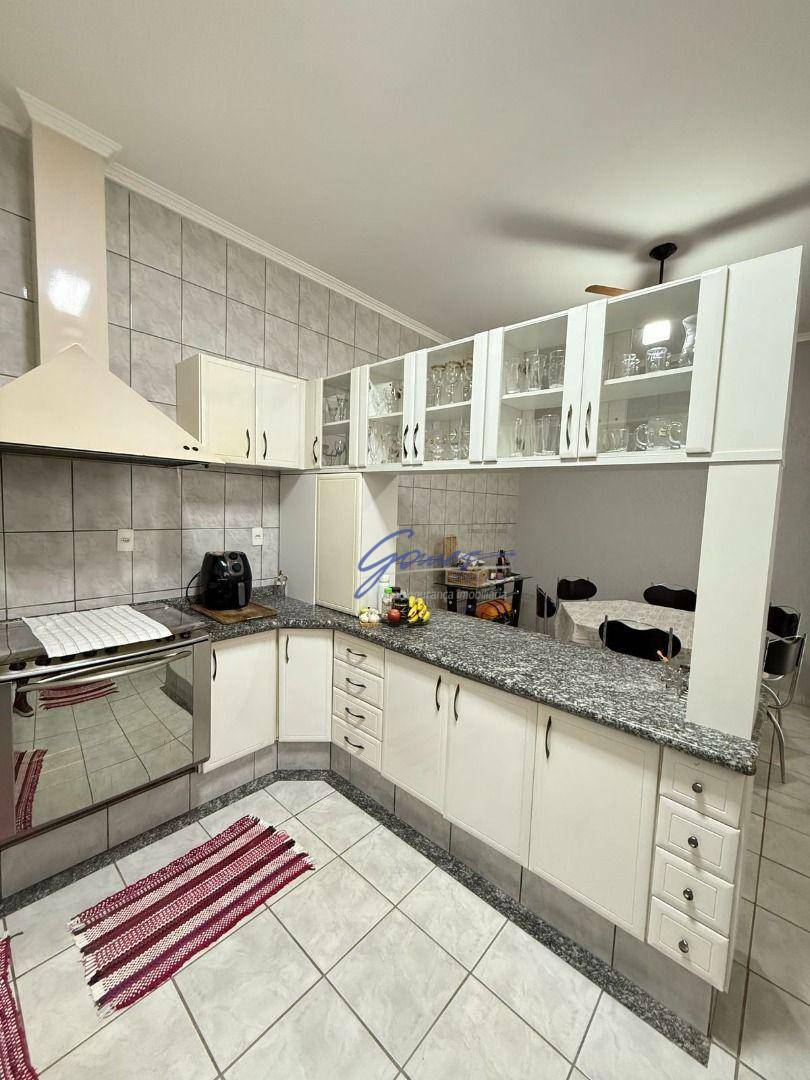 Casa à venda com 3 quartos, 252m² - Foto 12
