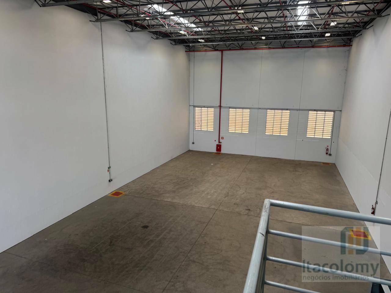 Depósito-Galpão-Armazém para alugar, 1100m² - Foto 26