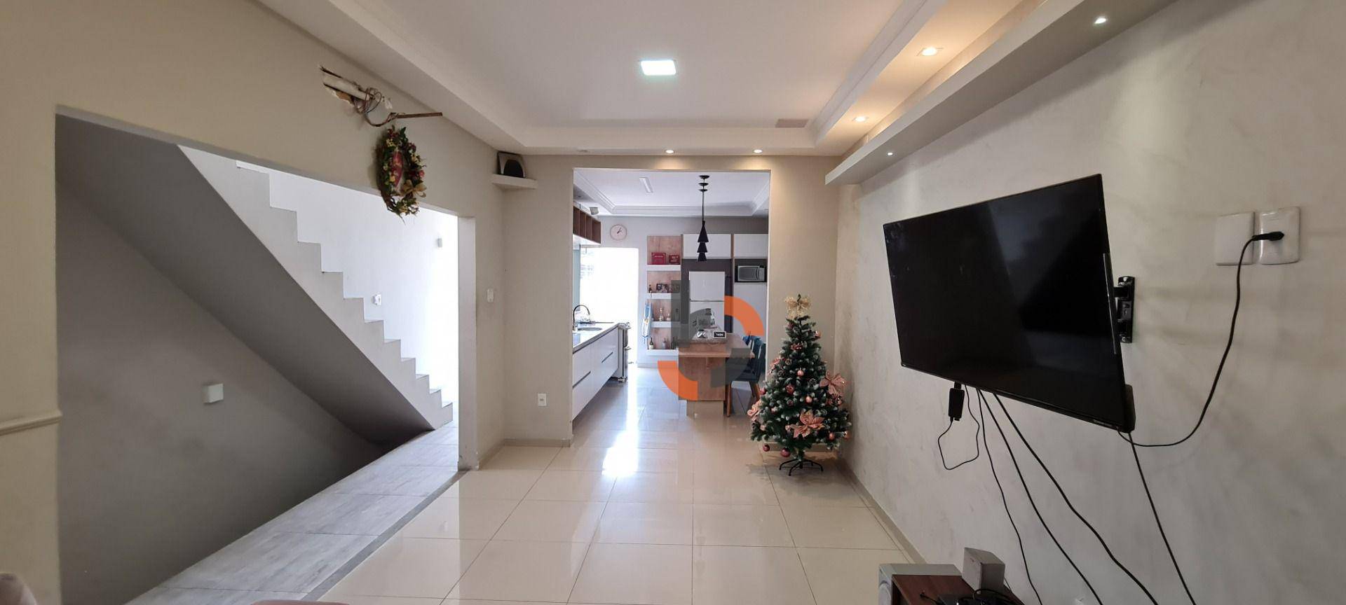 Casa à venda com 3 quartos, 241m² - Foto 3